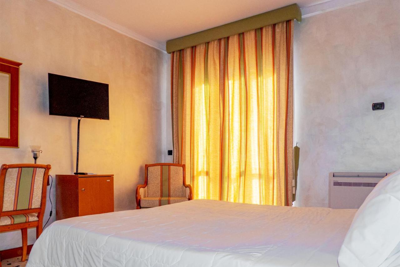 Hotel Astoria Fermo Buitenkant foto
