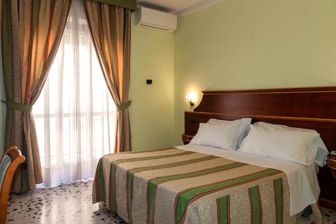 Hotel Astoria Fermo Buitenkant foto