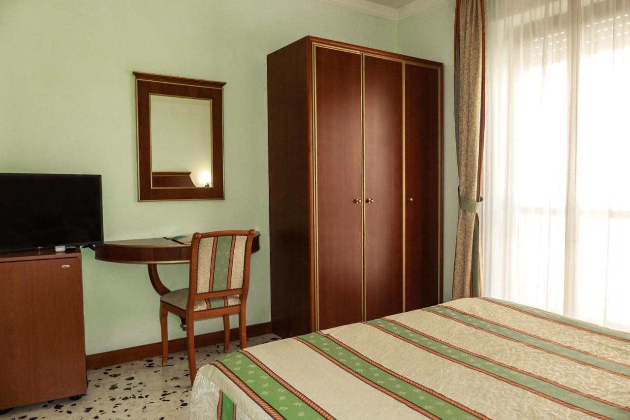 Hotel Astoria Fermo Buitenkant foto