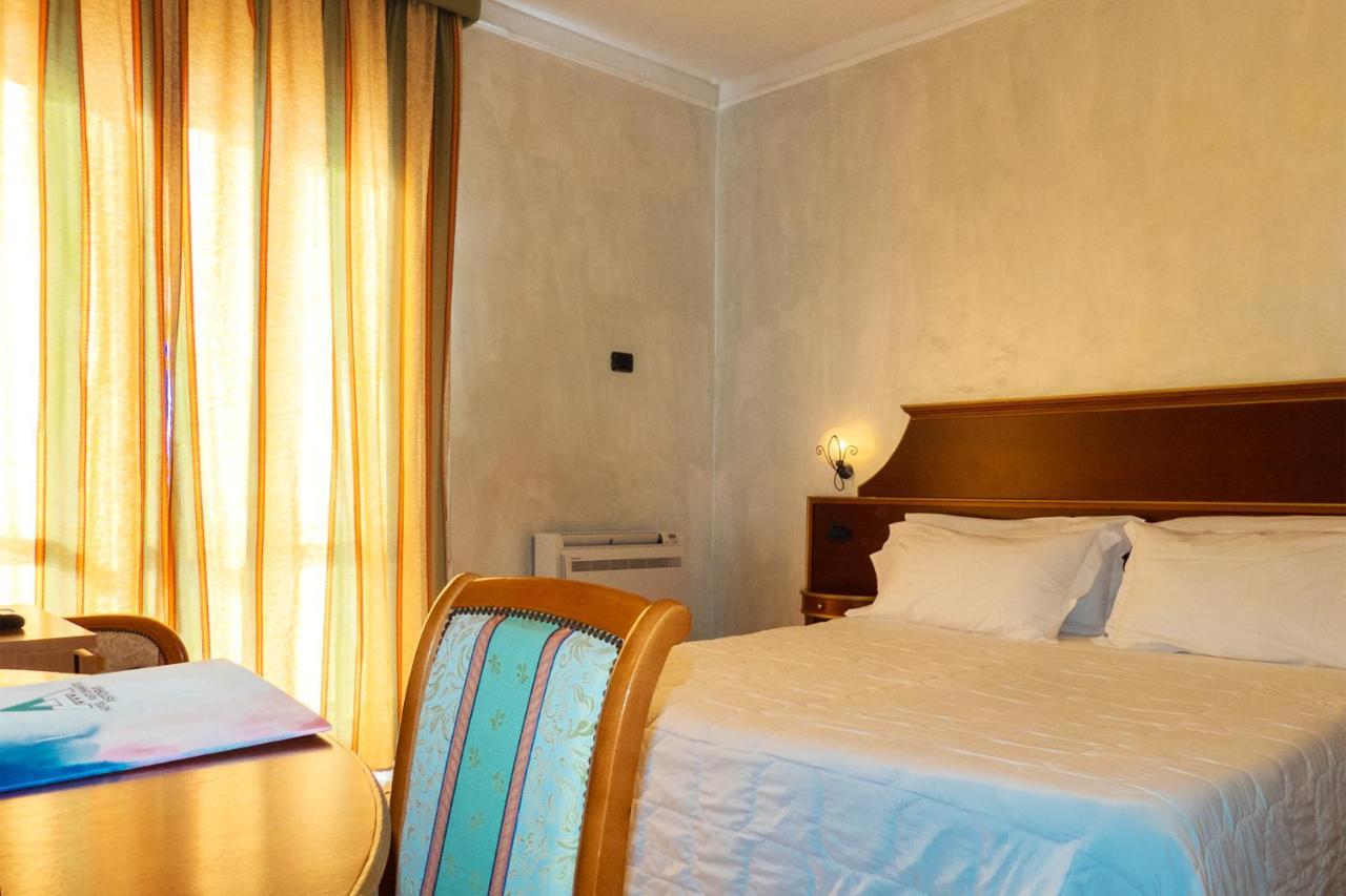 Hotel Astoria Fermo Buitenkant foto