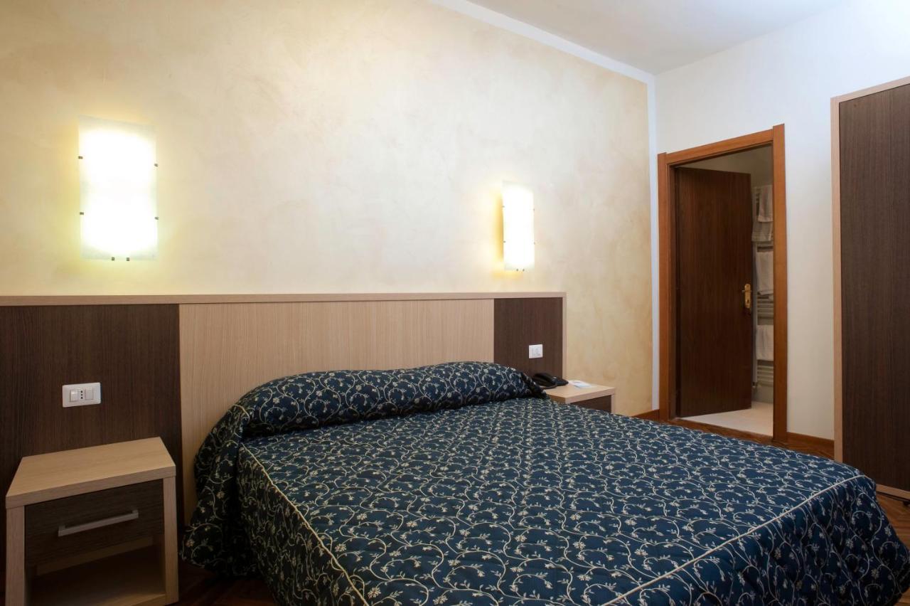 Hotel Astoria Fermo Buitenkant foto