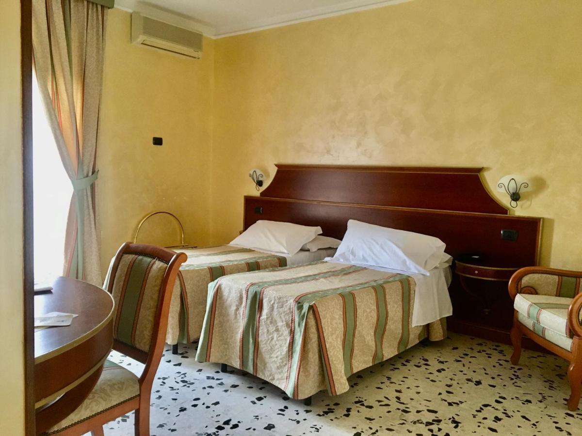 Hotel Astoria Fermo Buitenkant foto